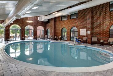 هتل Embassy Suites Williamsburg