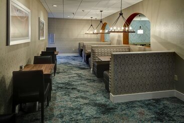 هتل Embassy Suites Williamsburg