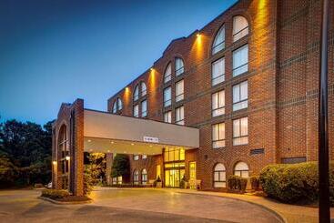 هتل Embassy Suites Williamsburg