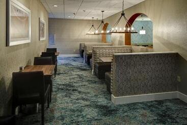 هتل Embassy Suites Williamsburg
