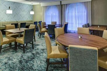 هتل Embassy Suites Williamsburg