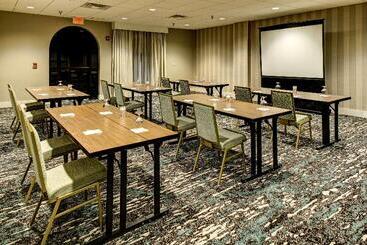 هتل Embassy Suites Williamsburg
