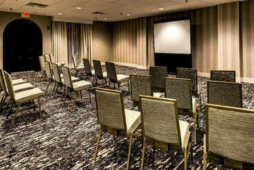 هتل Embassy Suites Williamsburg