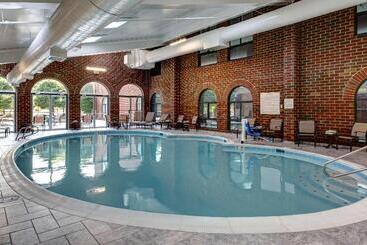هتل Embassy Suites Williamsburg