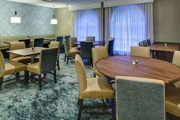 هتل Embassy Suites Williamsburg