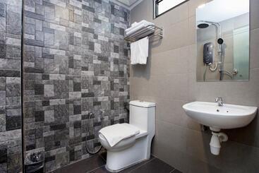 G Hotel Gurney