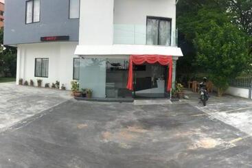 G Hotel Gurney