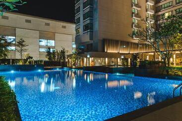 G Hotel Gurney