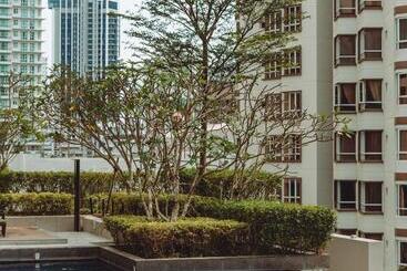 G Hotel Gurney