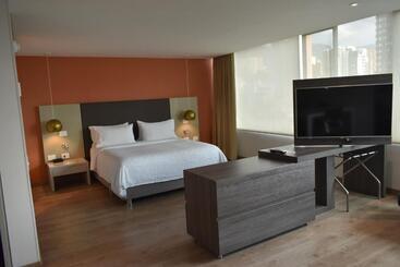 هتل Holiday Inn Express & Suites Medellin, An Ihg