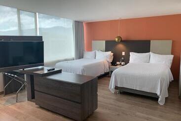هتل Holiday Inn Express & Suites Medellin, An Ihg