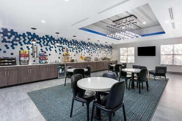 هتل La Quinta By Wyndham Tampa Central