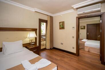 Hotel Latanya Park Resort
