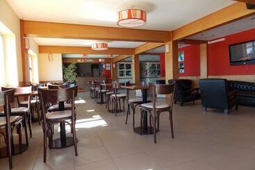هتل Marcopolo Suites Calafate