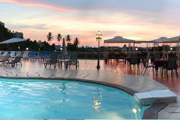 هتل Memory Karon Resort
