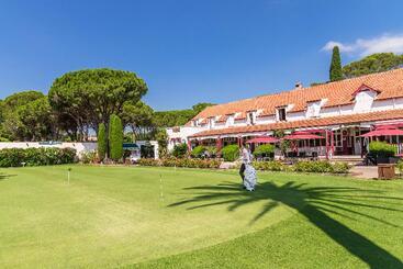 هتل Golf Hôtel De Valescure & Spa Nuxe