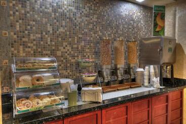 هتل Quality Inn Near The Island Pigeon Forge