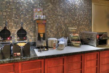 هتل Quality Inn Near The Island Pigeon Forge