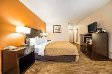 هتل Quality Inn