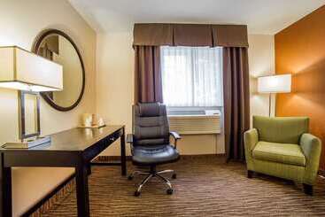 هتل Quality Inn