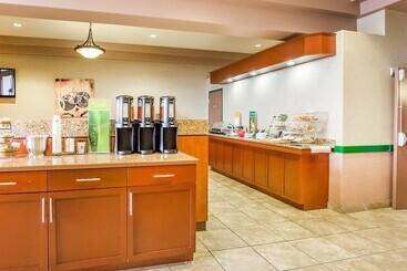 هتل Quality Inn & Suites