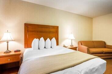 هتل Quality Inn & Suites