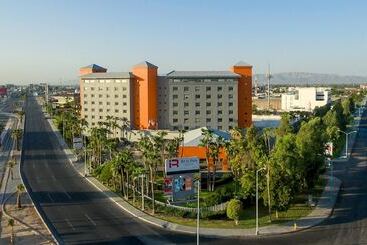 هتل Real Inn Mexicali