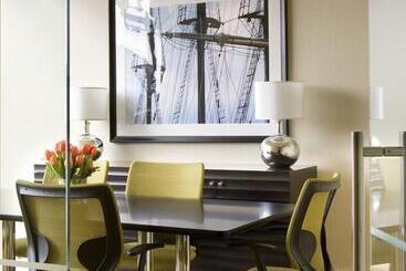 هتل Renaissance Boston Seaport