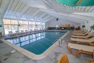 هتل Rivergreen Resort