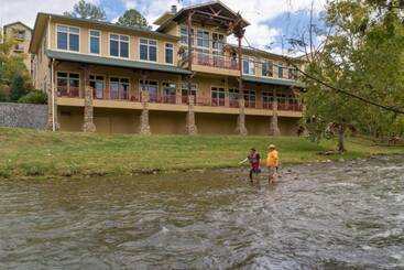 هتل Riverstone Condo Resort & Spa