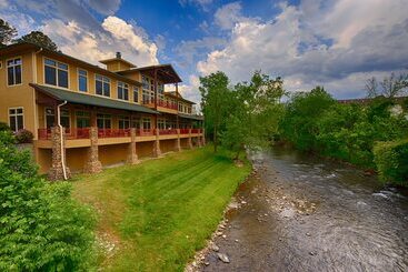 هتل Riverstone Condo Resort & Spa