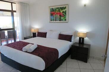 هتل Roydon Beachfront Apartments