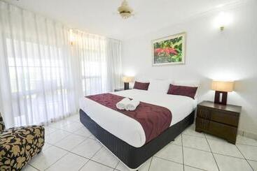 هتل Roydon Beachfront Apartments