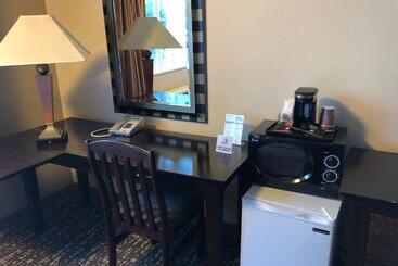 هتل Shilo Inn Portland Rose Garden   Convention Center
