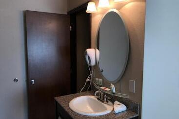 هتل Shilo Inn Portland Rose Garden   Convention Center