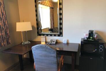 هتل Shilo Inn Portland Rose Garden   Convention Center