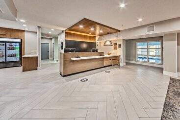 هتل Staybridge Suites   Cedar Rapids North, An Ihg