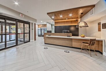هتل Staybridge Suites   Cedar Rapids North, An Ihg