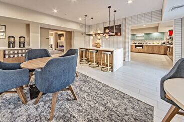 هتل Staybridge Suites   Cedar Rapids North, An Ihg