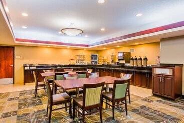 هتل Staybridge Suites   Cedar Rapids North, An Ihg