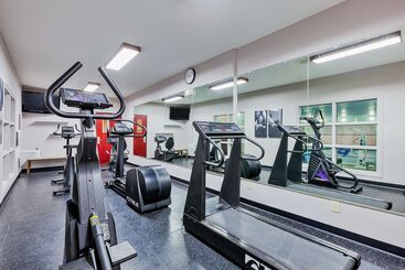 هتل Staybridge Suites   Cedar Rapids North, An Ihg