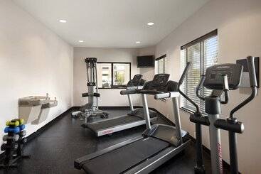 هتل Staybridge Suites   Cedar Rapids North, An Ihg