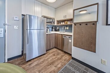 هتل Staybridge Suites   Cedar Rapids North, An Ihg