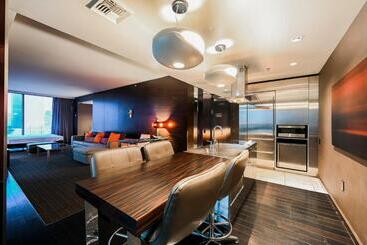 هتل Stripviewsuites Two Bedroom Conjoined Suite At Palms Place