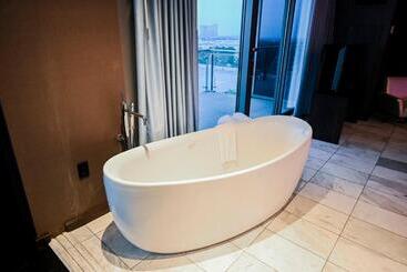 هتل Stripviewsuites Two Bedroom Conjoined Suite At Palms Place