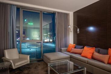 هتل Stripviewsuites Two Bedroom Conjoined Suite At Palms Place