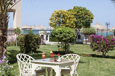 هتل Sunrise Mamlouk Palace Resort