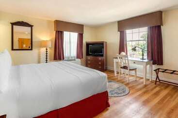 هتل The Carriage House Inn Newport