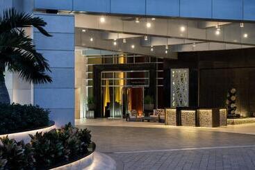 هتل The Ritzcarlton Bal Harbour, Miami