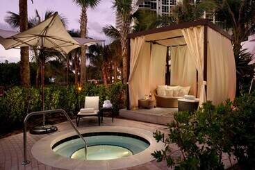 هتل The Ritzcarlton Bal Harbour, Miami